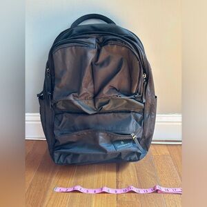 Victorinox Laptop large backpack with LOTS of pockets! Excellent condition!